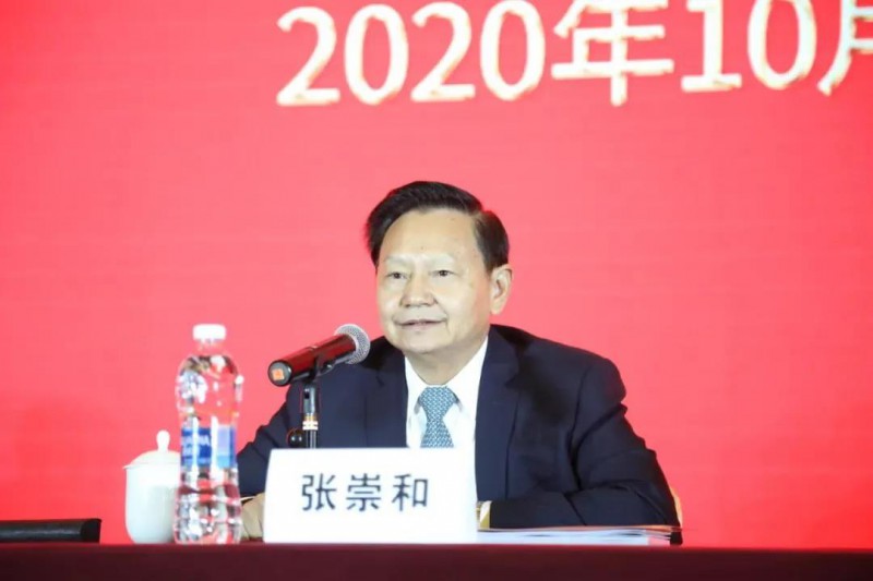 中国轻工业联合会党委书记、会长张崇和出席大会2