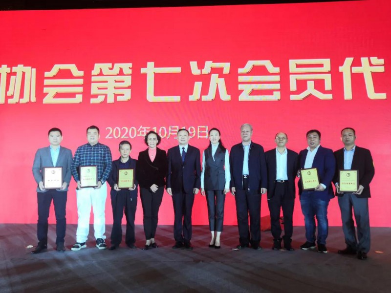 大会举行了中国家具协会第七届理事会成员选举3