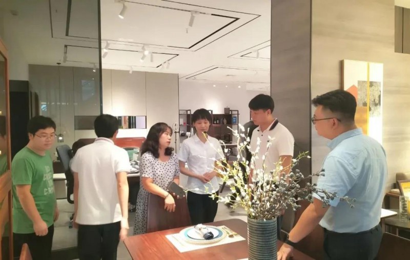 湖北省潜江考察团一行来南康交流家具产业发展经验4