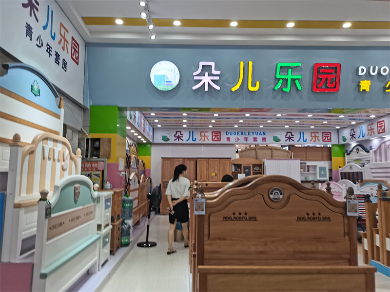 朵儿乐园青少年儿童家具展厅实拍2