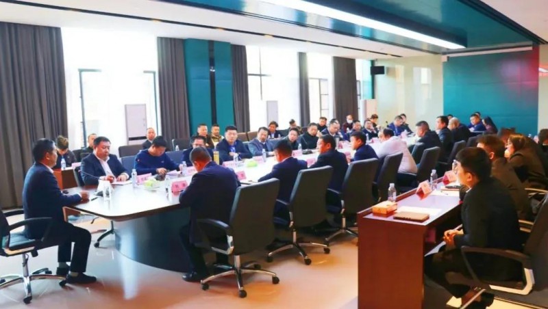 各参会人员就学习省党代会精神围绕如何“打造具有全球影响力的家居制造之都”进行了激烈的探讨