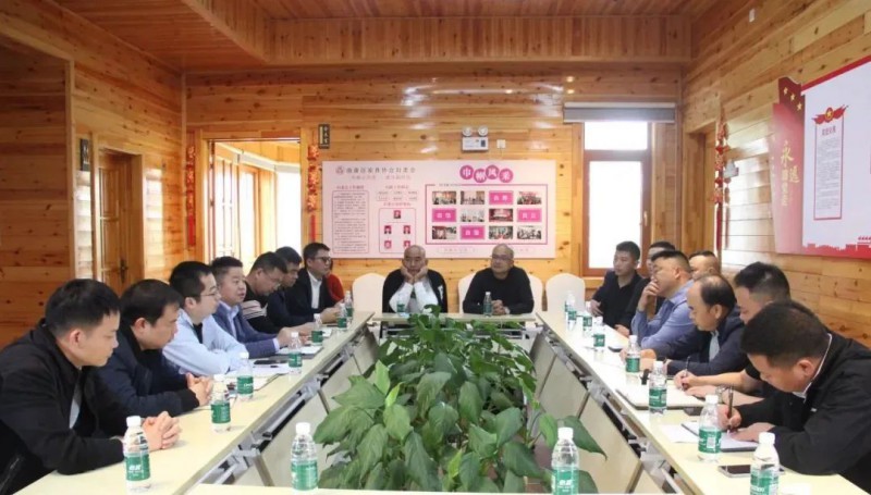 崇州市家具考察团到南康交流家具产业发展经验2